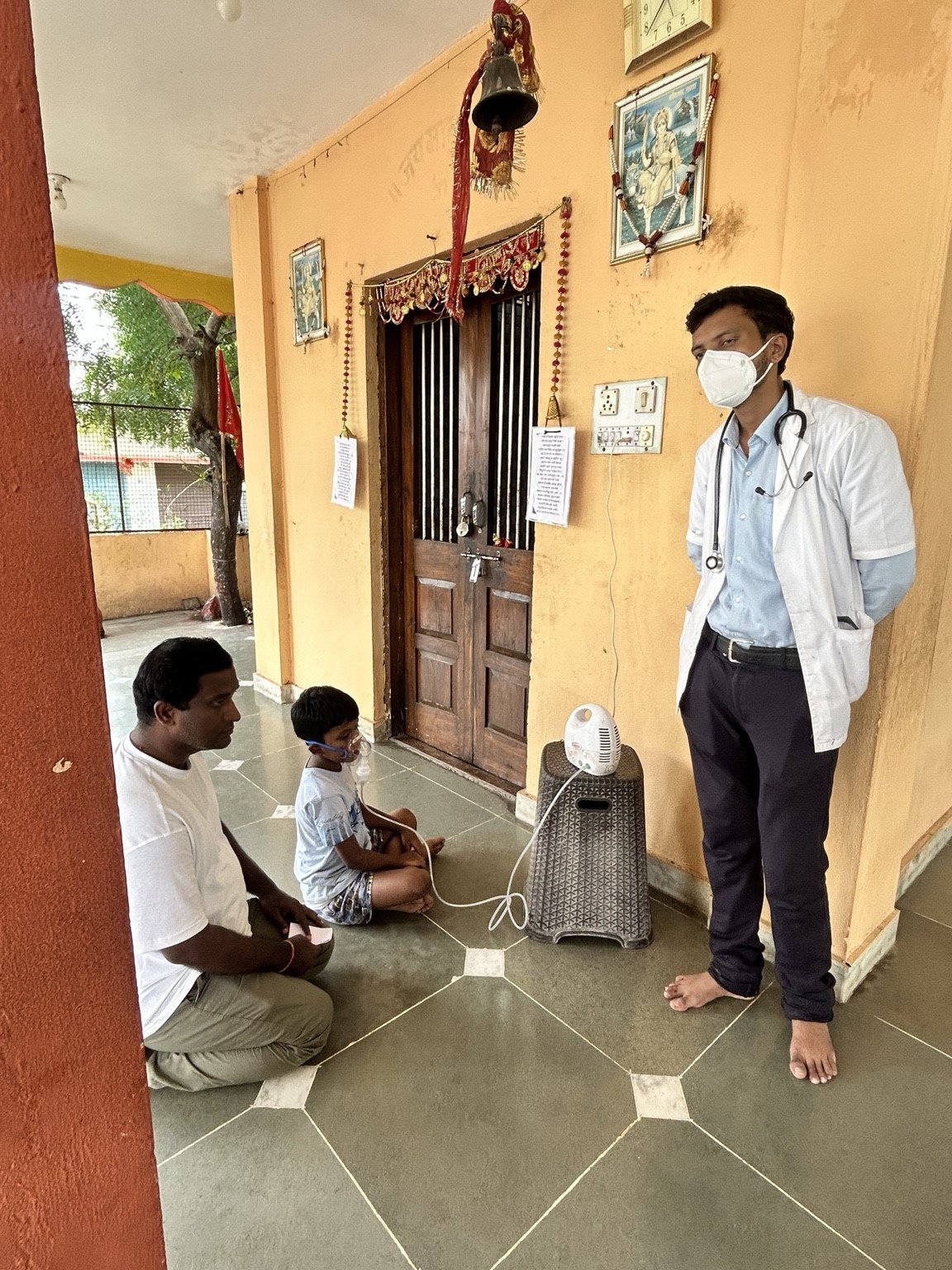 Assessment and nebulization of a symptomatic child